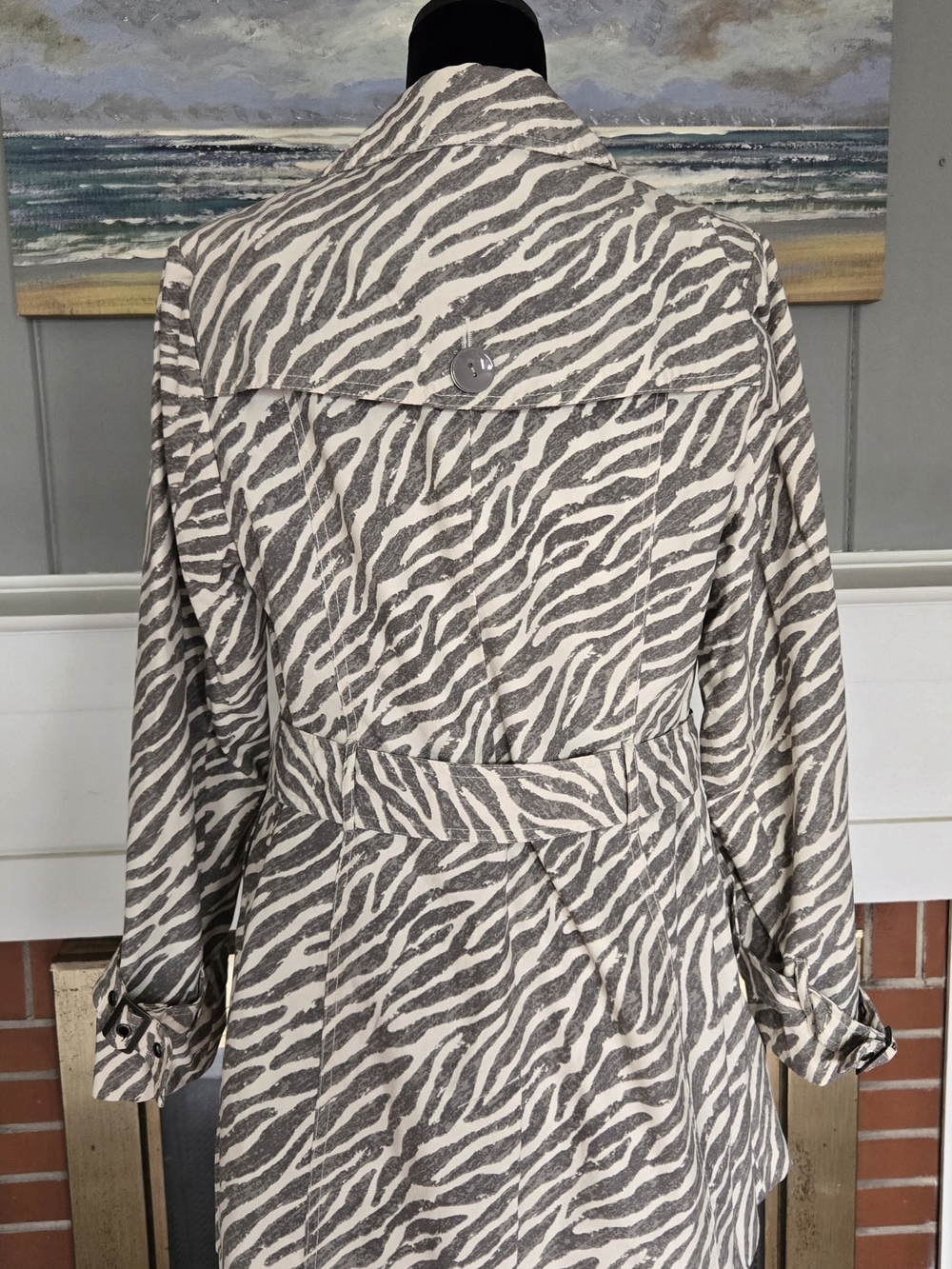 Relativity Zebra-Print Jacket in Beige and Gray - Picture 2 of 3